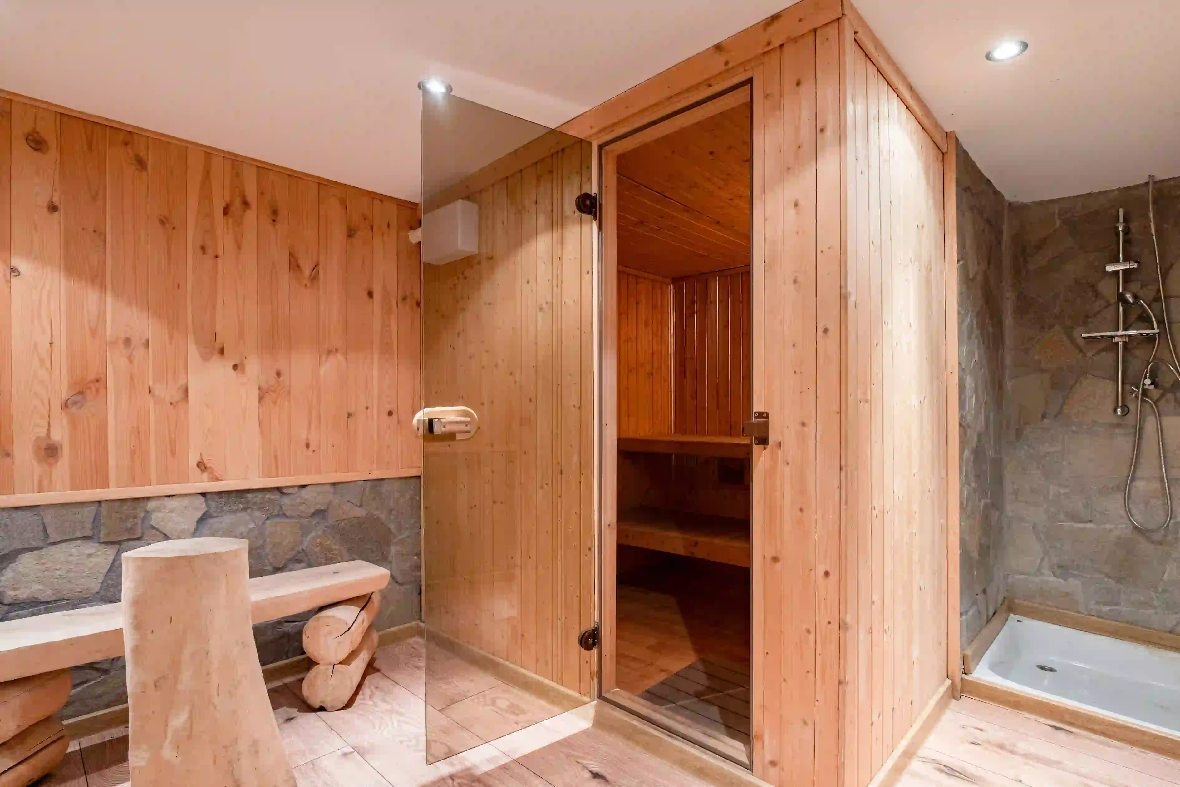 Sauna i beczka z gorącą wodą - pokoje Szczyrk z sauną